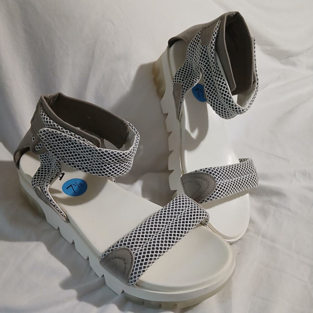 MIA w7.5 Grey Wedge adjustable ankle strap White tread nearly unworn